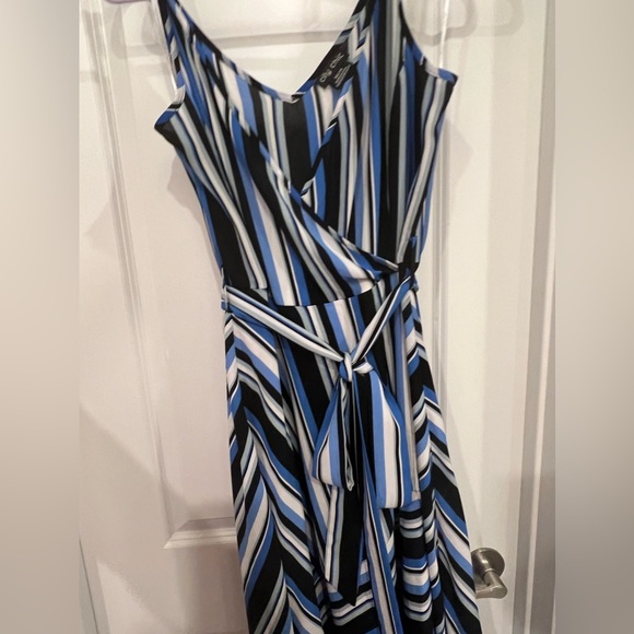 Stunning wrap dress - Picture 2 of 6